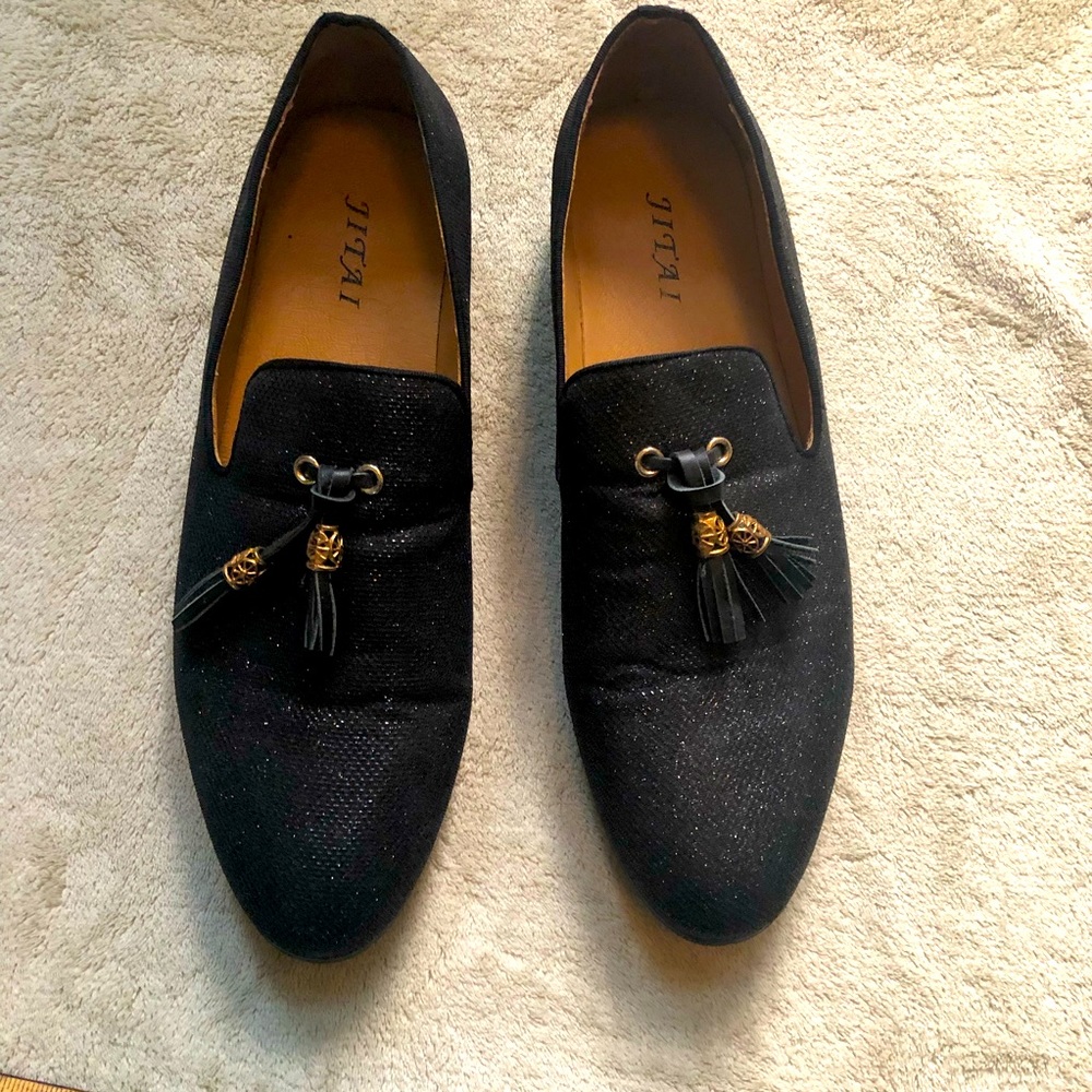 Fashionable Jitai Men’s Shoes.